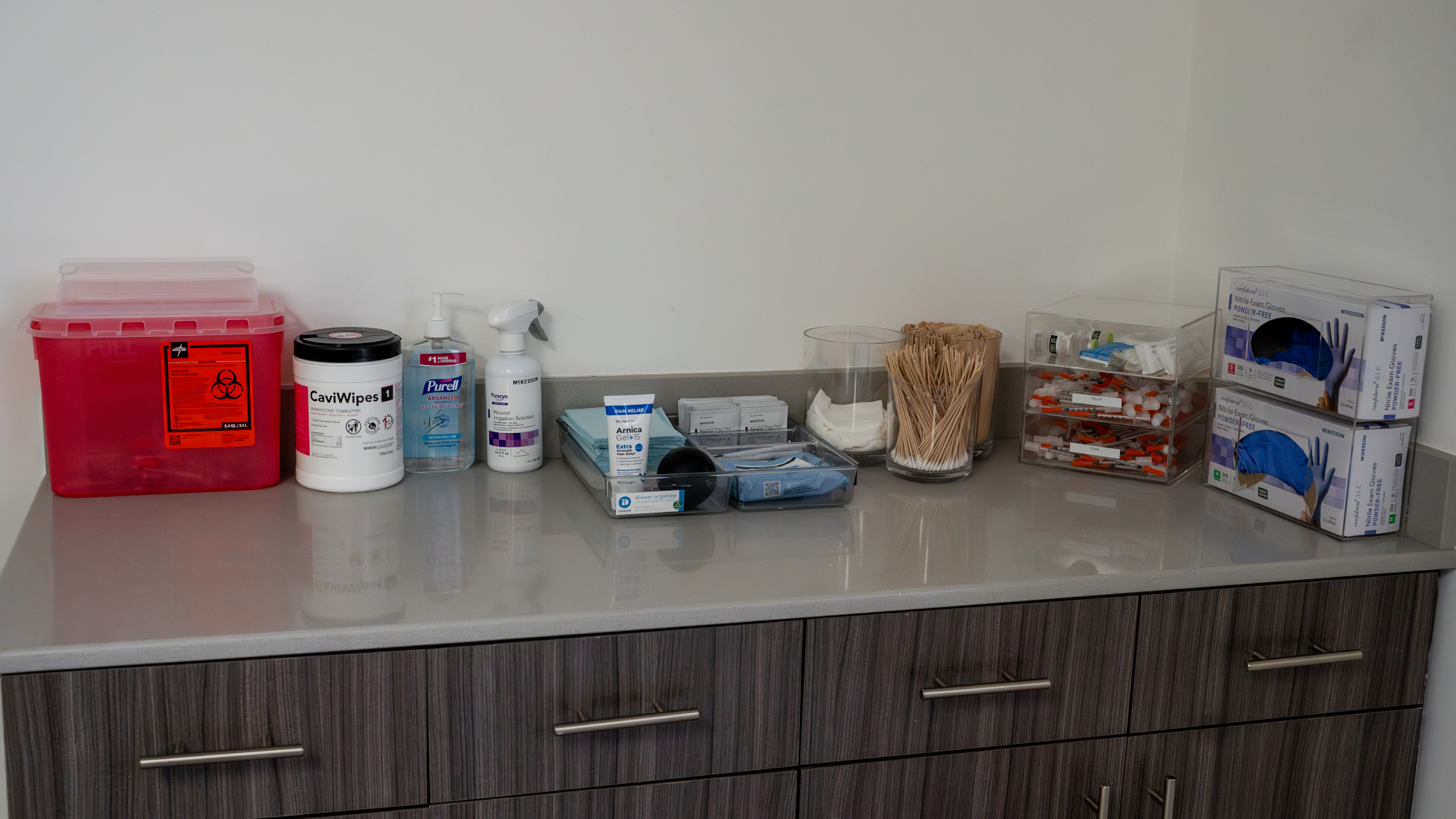 IASAcademy_EmptyClassroom-30 Tools and products for aesthetic training